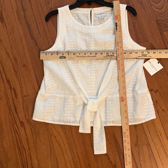 Liz Claiborne size Petite Medium white eyelet/crochet sleeveless top with tie - Picture 8 of 8